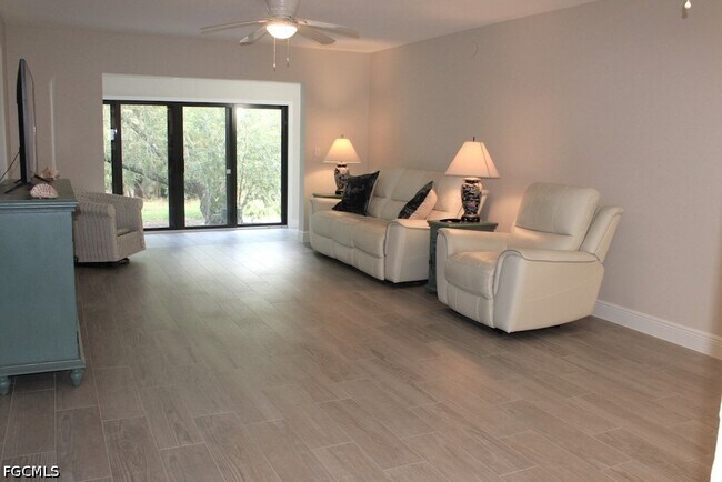 Foto del edificio - 6328 Sugar Bush Ln