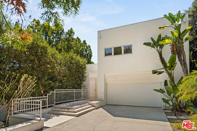 Foto del edificio - 7582 Mulholland Dr