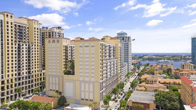 Building Photo - 801 S Olive Ave