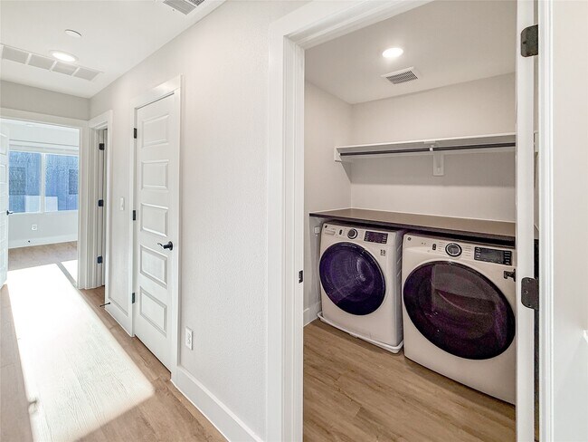 Foto del edificio - 5607 Mobeetie Lp