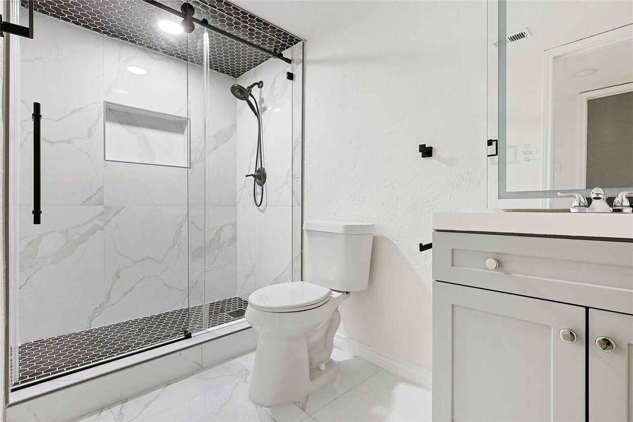 Foto del edificio - 6814 Loch Langham Dr