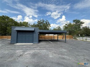 Building Photo - 2204 W San Antonio St Building Photo - 2204 W San Antonio St