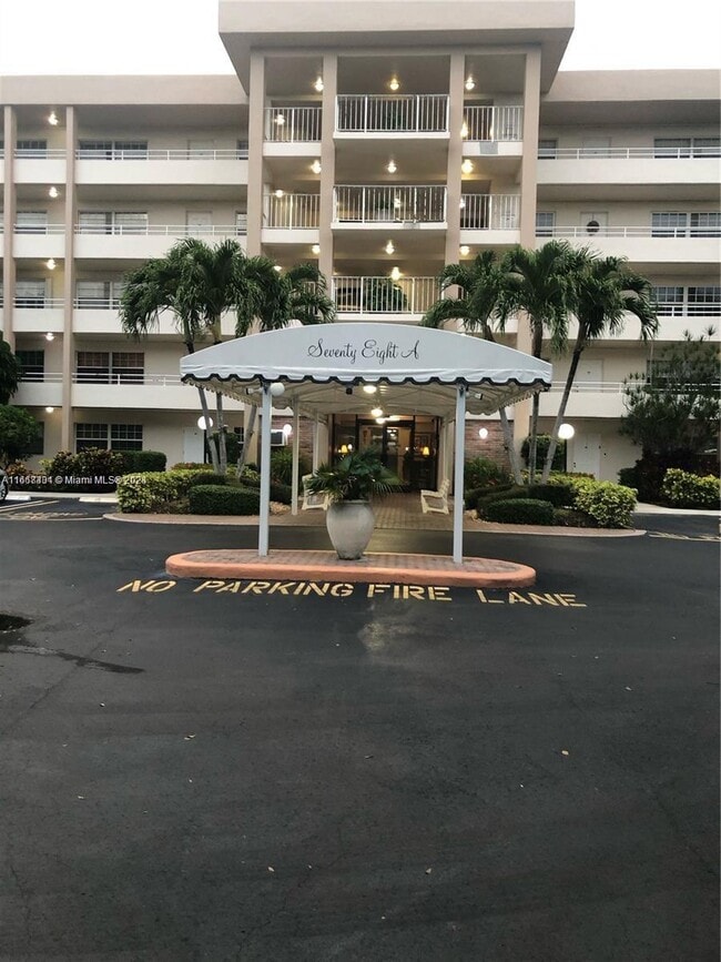 Building Photo - 3970 Oaks Clubhouse Dr