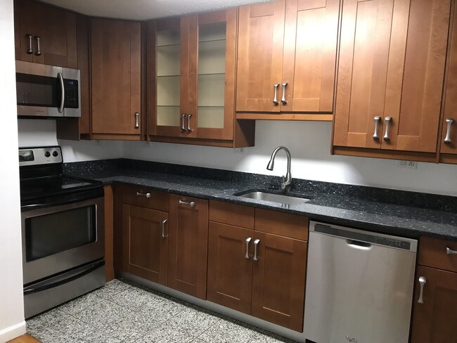 Kitchen - 184 Pequot Ave