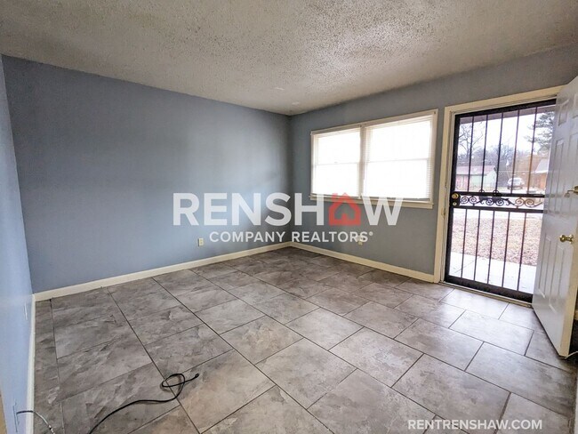 Foto del edificio - 339 Stoneham - Upgraded 3 Bed / 1.5 Bath i...