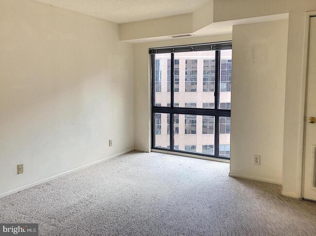 Building Photo - 900 N Stafford St