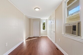 Building Photo - 588 Company St