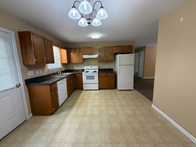 Foto del edificio - 2 Bedroom 2 Bath Duplex with Garage