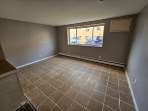 Building Photo - 1885 N Taylor Rd