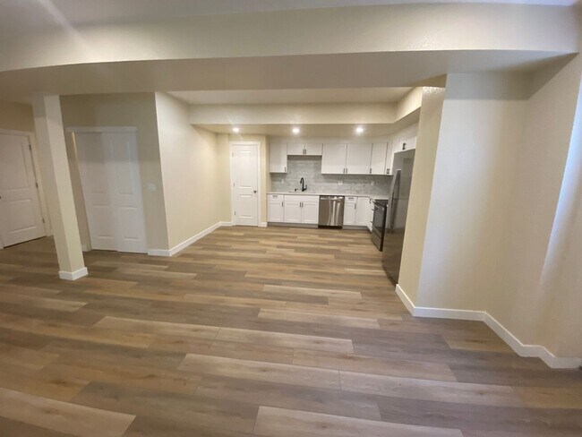 Foto del edificio - Incredible Basement level of Home for Rent