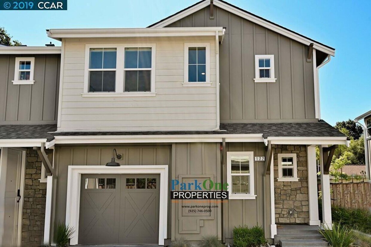 Primary Photo - 7 Year Old Walnut Creek Townhouse!
