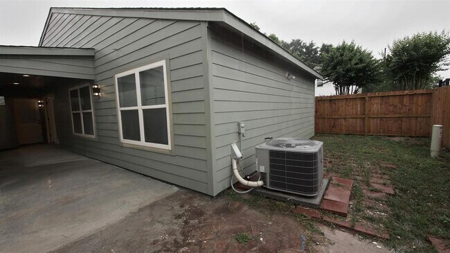 Building Photo - 4530 Stanford Ct