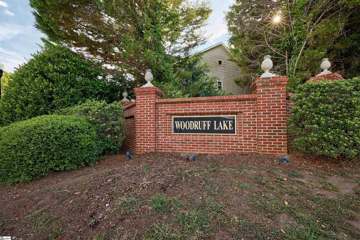 Foto principal - 307 Woodruff Lake Way