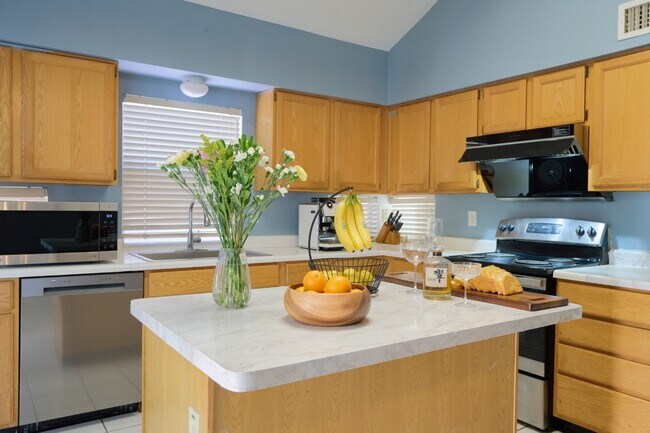 Foto del edificio - 1317 N Palmsprings Dr