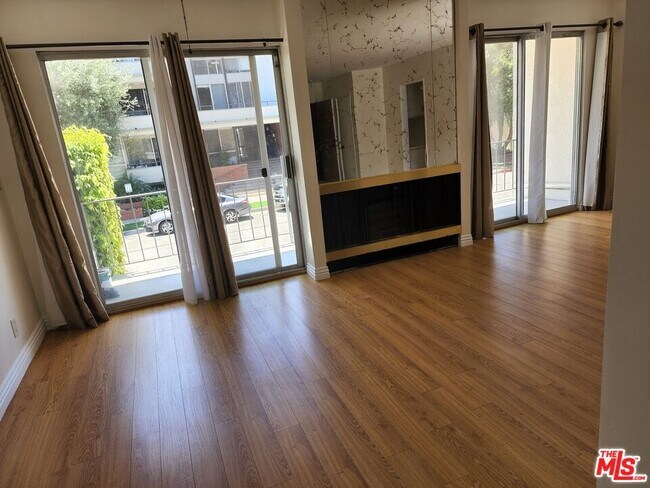 Foto del edificio - 5625 Windsor Way