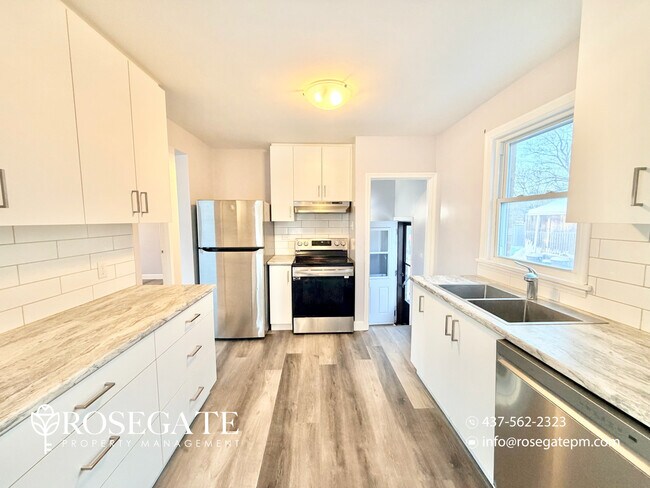 Building Photo - Spacious 3-Bedroom + Den Detached Home with Parking & Pet-Friendly Outdoor Space in Kitchener