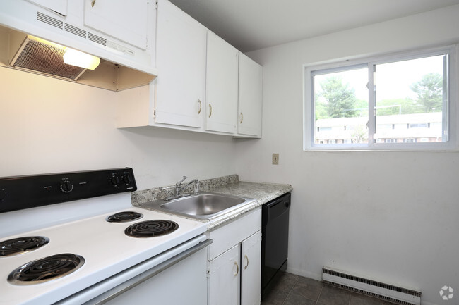 Kitchen - Perry Hill Apartments