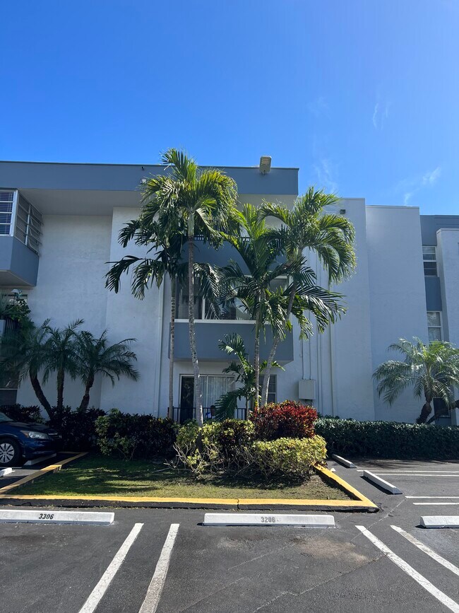 Foto del edificio - 2498 SW 17th Ave