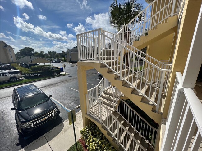 Building Photo - 6331 La Costa Dr
