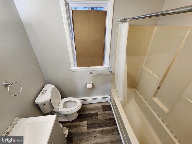 Building Photo - 495 N Main St