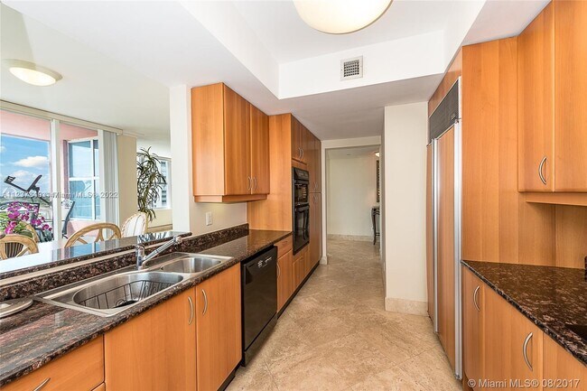 Foto del edificio - 2100 N Ocean Blvd