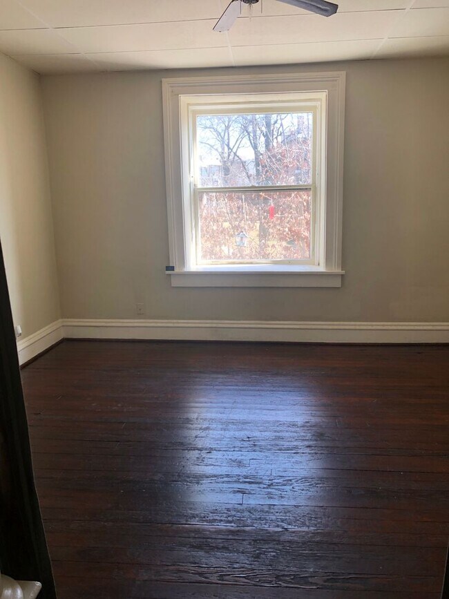 Foto del edificio - 1 BR 1Bath upstairs apartment