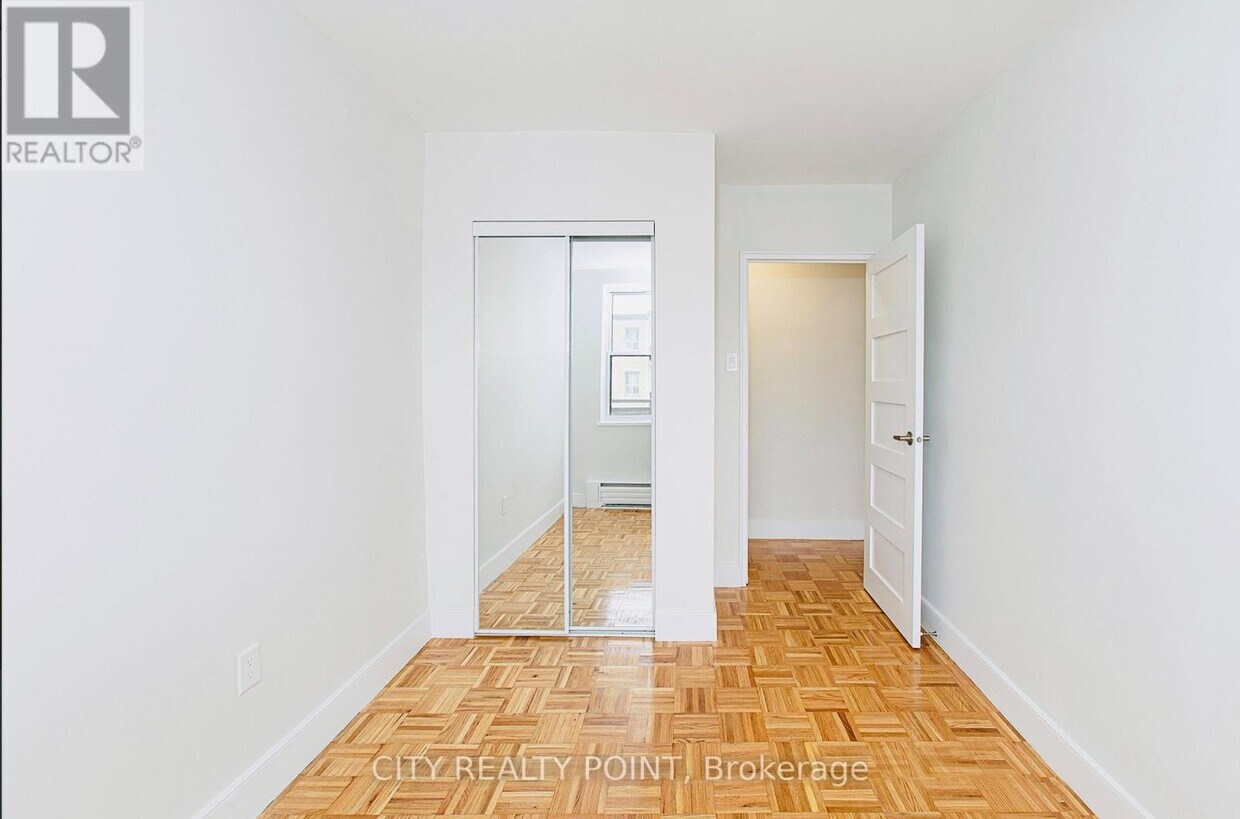 Photo principale - 2-402 Grandstand Pl