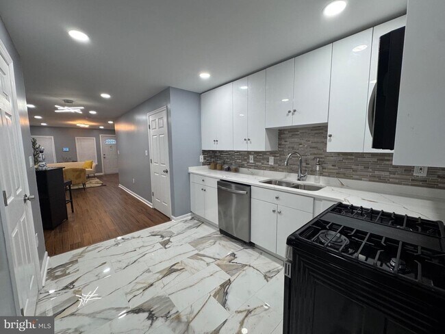Foto del edificio - 739 E 10th St