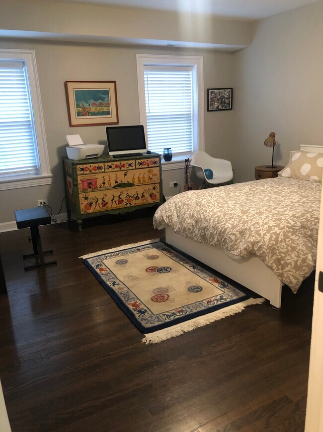 Foto del edificio - 935 Forest Ave