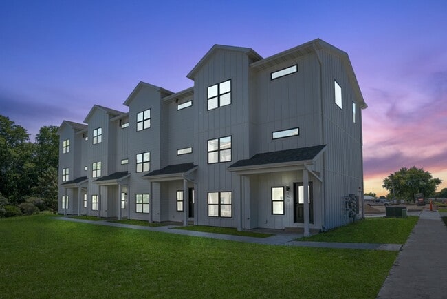 Building Photo - Clear Lake Condos