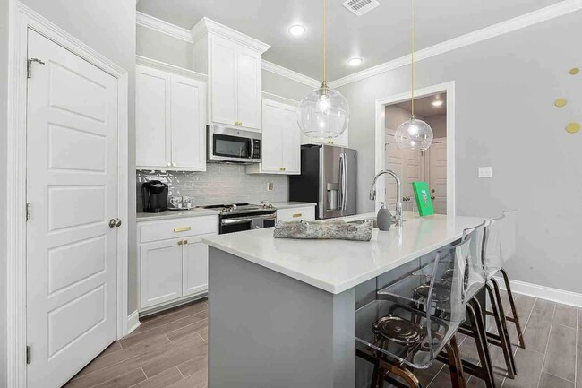 Photo - 3 Bedroom Furnished Rental Near LSU|All utilities included|Short Term & Long Term Options Available House