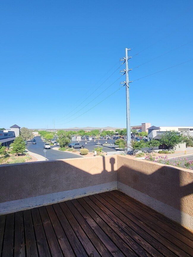 Building Photo - NW Pueblo Style 2/story 2/Bd 2/Ba 2/CG