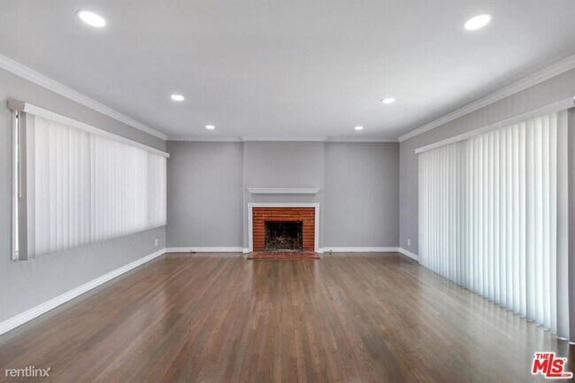 Building Photo - 3 br, 2 bath House - 13921 Daphne Ave
