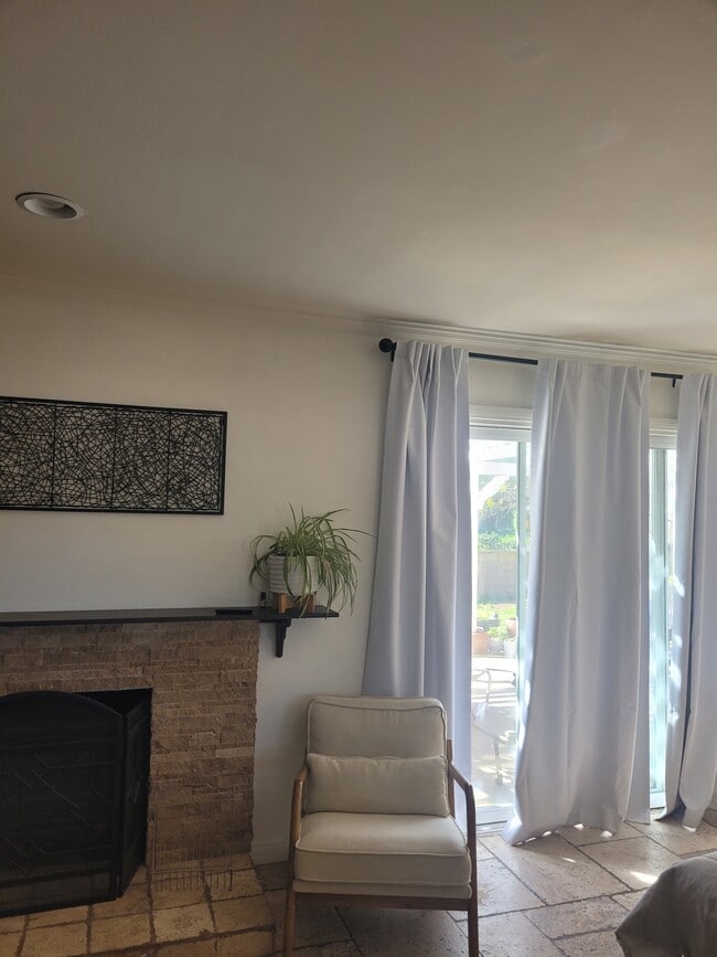 Foto del edificio - 639 Calle Tulipan