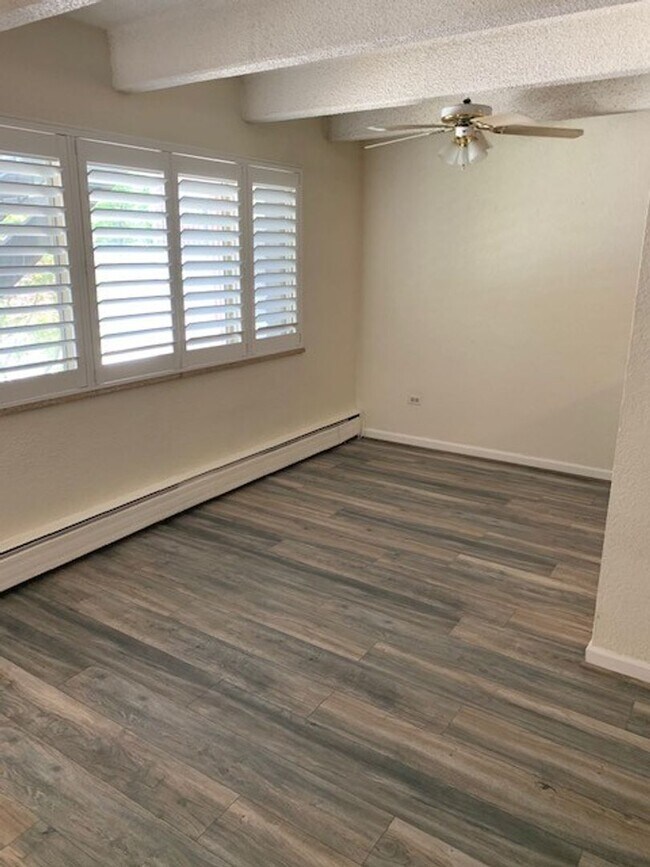 Building Photo - Remodeled ground level 1 bedroom condo wit...