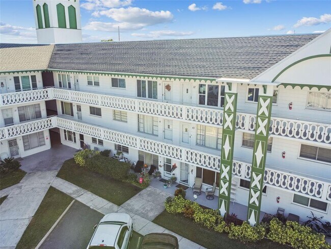 Foto del edificio - 2469 Franciscan Dr