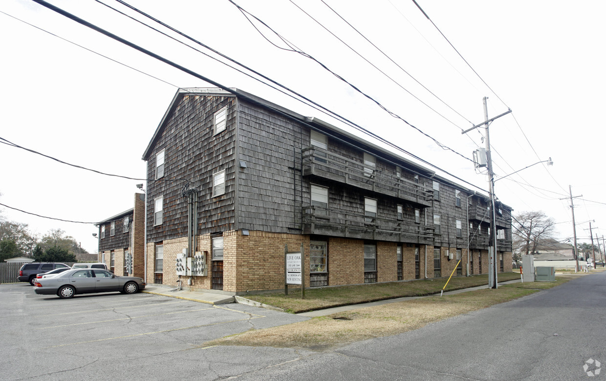 Primary Photo - Live Oak Apartments