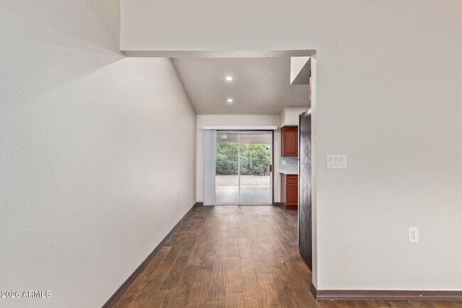 Foto del edificio - 7101 E Wilshire Dr