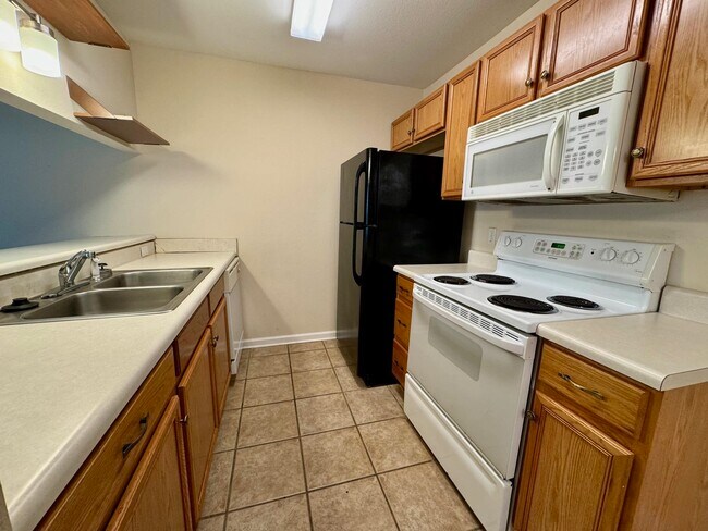 Building Photo - 2738 W Tharpe St