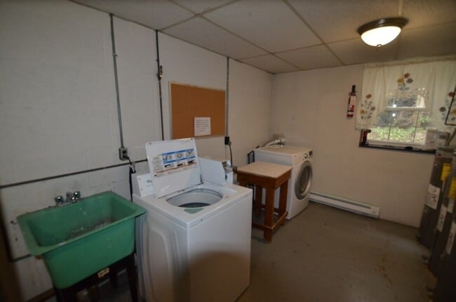 Building Photo - 594 Franklin St