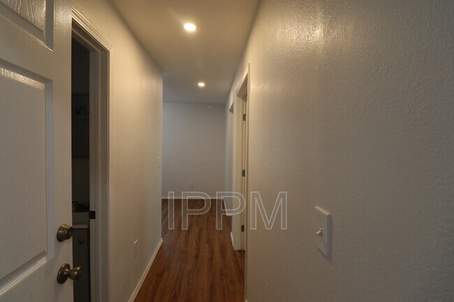 Foto del edificio - 817 E Monroe Ave