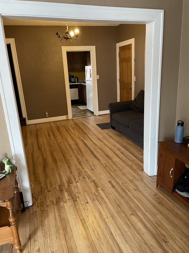 Hardwood floors - 1119 Birchmont Dr NE