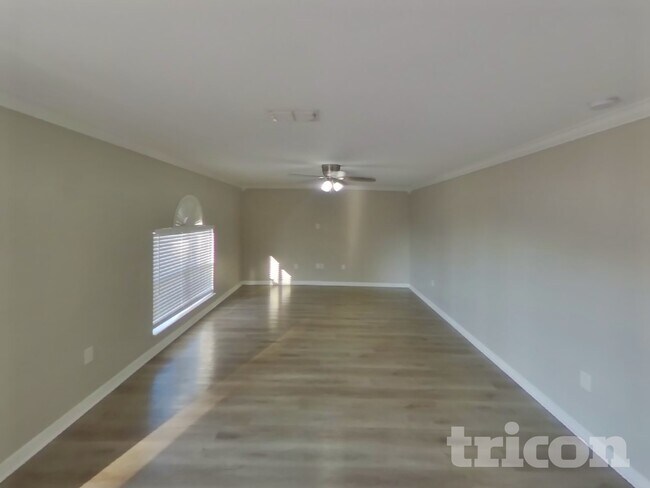 Foto del edificio - 10323 Frog Pond Dr