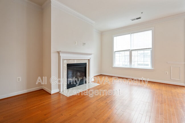 Building Photo - 3546 Carriage Walk Ln
