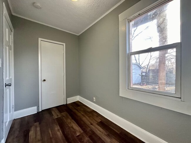 Building Photo - 1115 N 33rd Ave