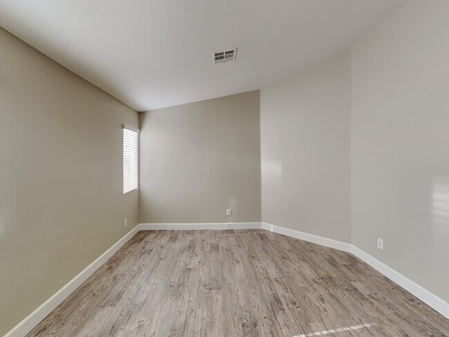 Building Photo - 9016 Iron Hitch Ave