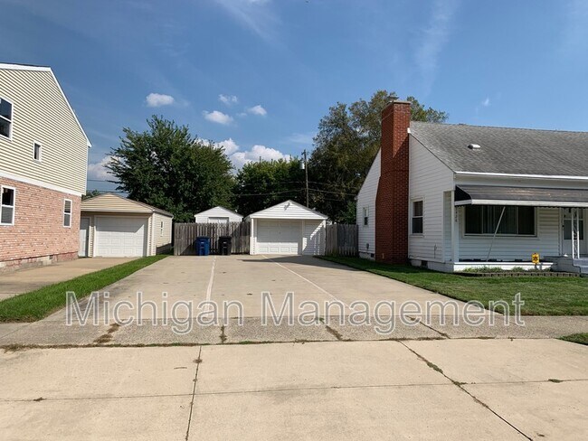 Photo - 7428 Deering St House