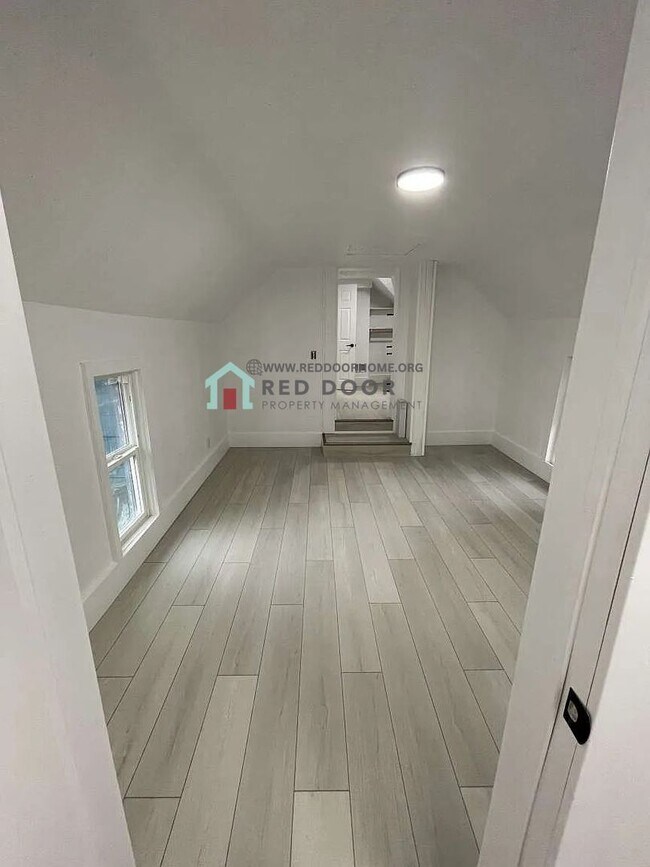 Foto del edificio - Beautifully Remodeled 3 Bed, 2 Bath Home – Pet Friendly!