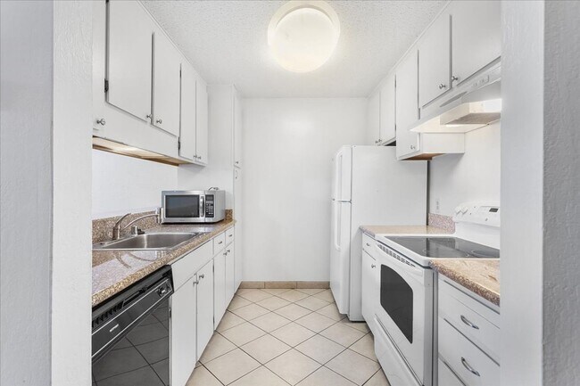 Foto del edificio - 2101 Shoreline Dr