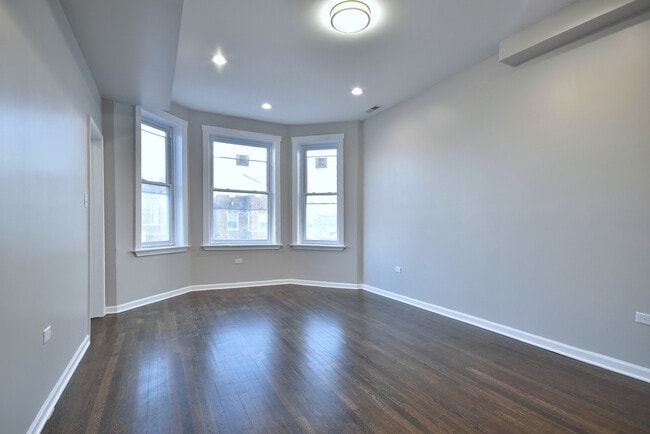 Building Photo - 4105 W 21st Pl